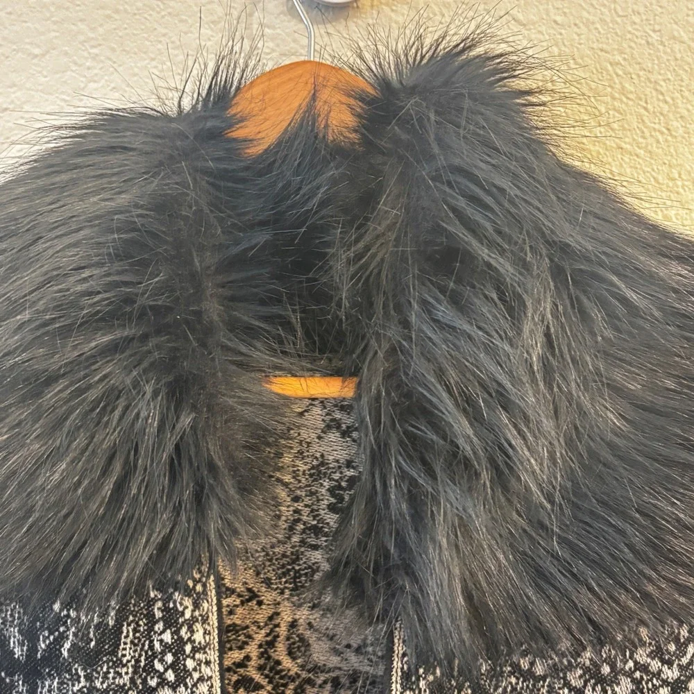 Madison 88 Anthropologie Floral Paisley Faux Fur‎ Shawl Wrap Fringe One Size
